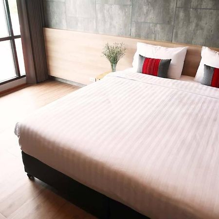 Sans Hotel Ratchaburi Екстериор снимка