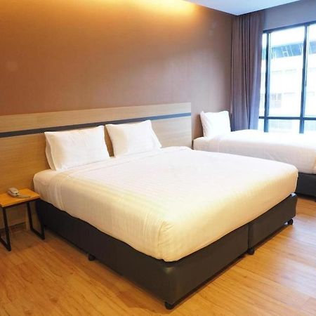 Sans Hotel Ratchaburi Екстериор снимка