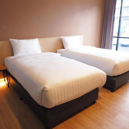 Sans Hotel Ratchaburi Екстериор снимка