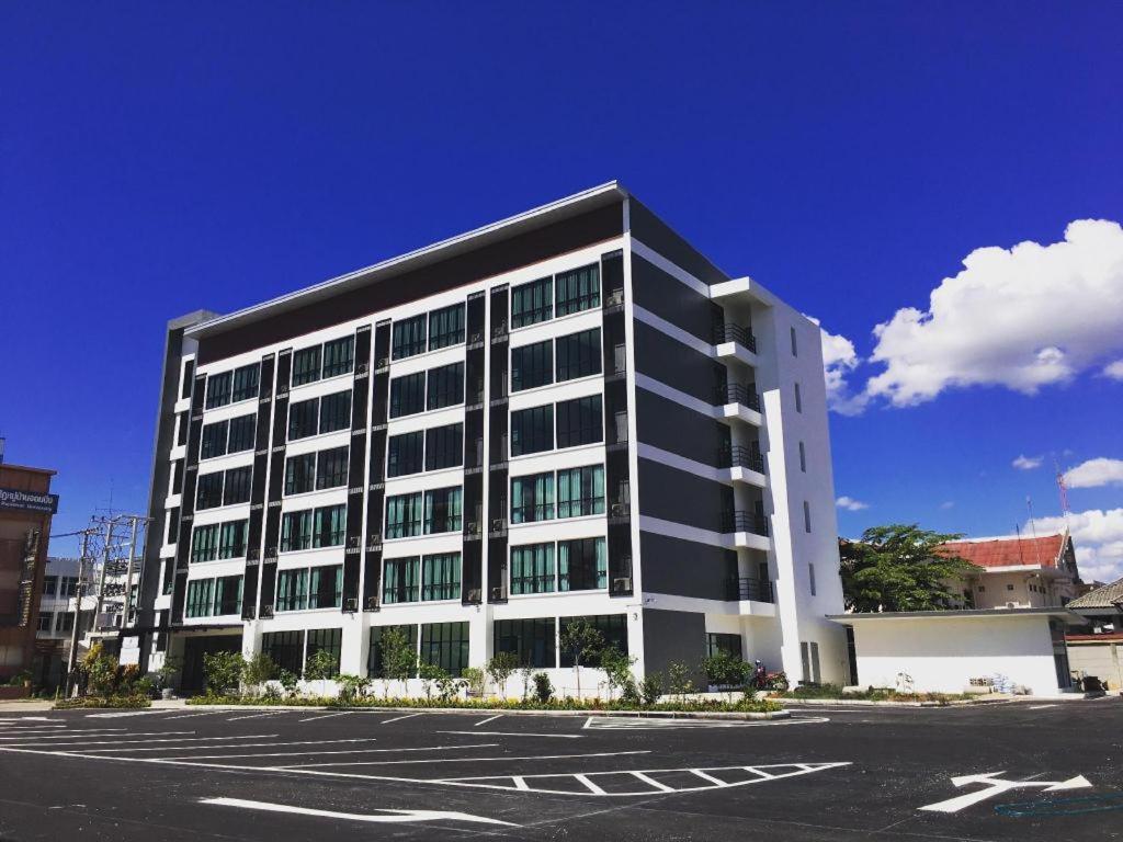 Sans Hotel Ratchaburi Екстериор снимка