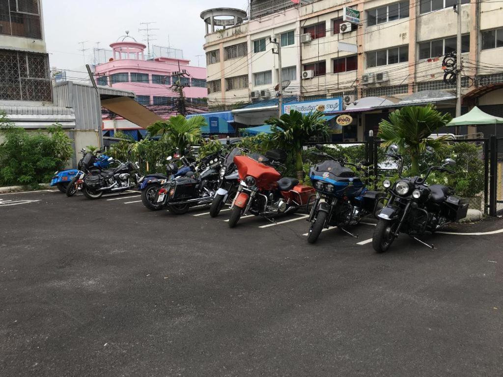 Sans Hotel Ratchaburi Екстериор снимка