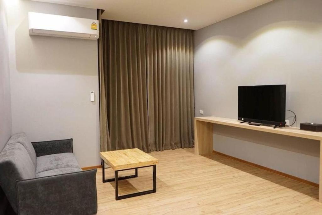 Sans Hotel Ratchaburi Екстериор снимка