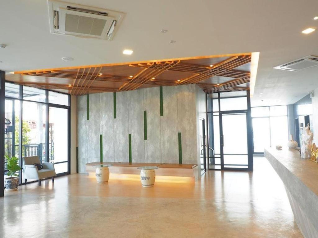 Sans Hotel Ratchaburi Екстериор снимка