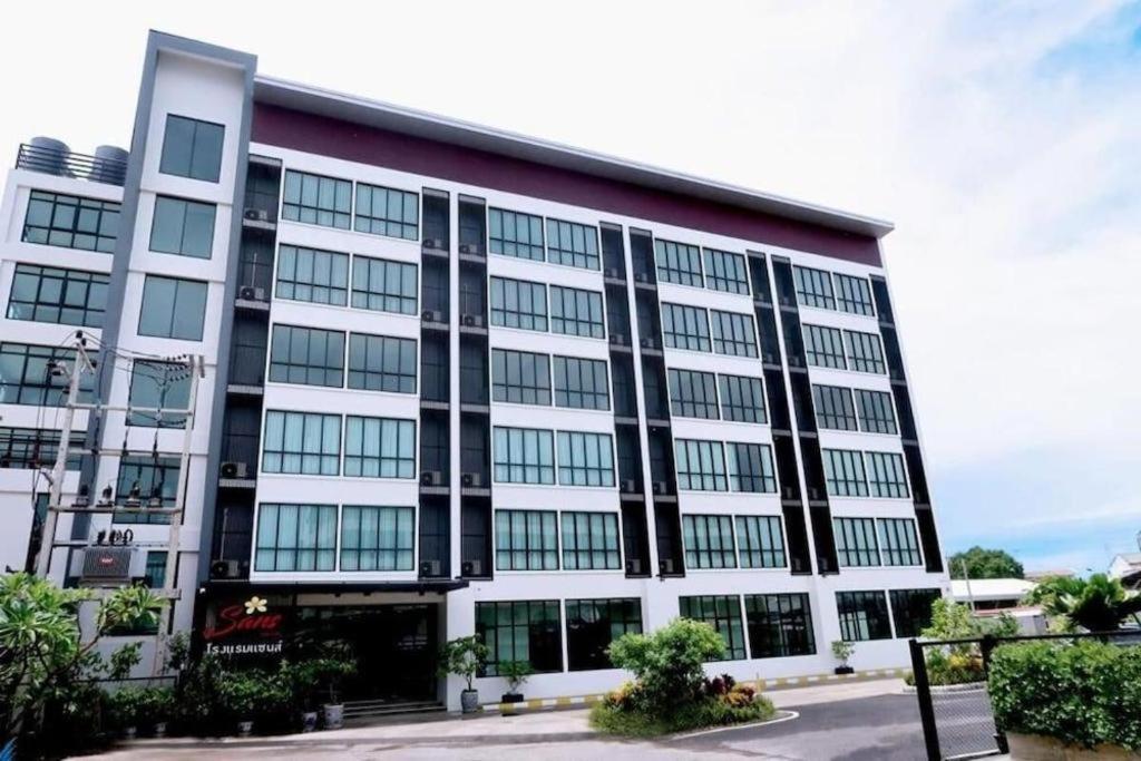 Sans Hotel Ratchaburi Екстериор снимка