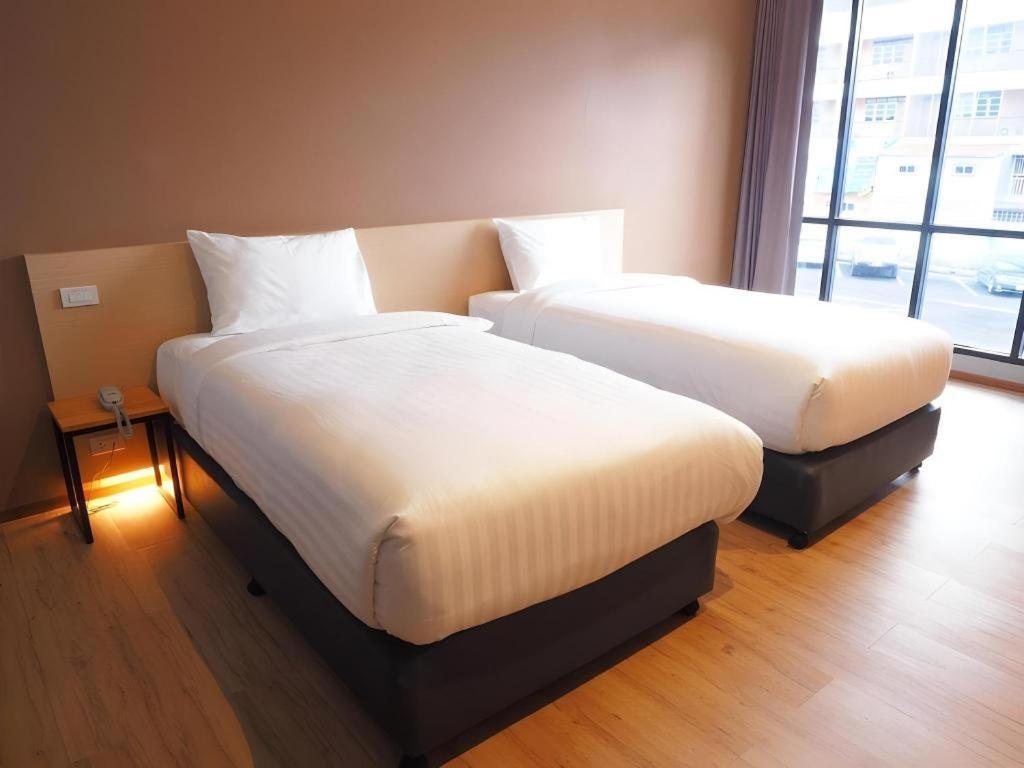 Sans Hotel Ratchaburi Екстериор снимка