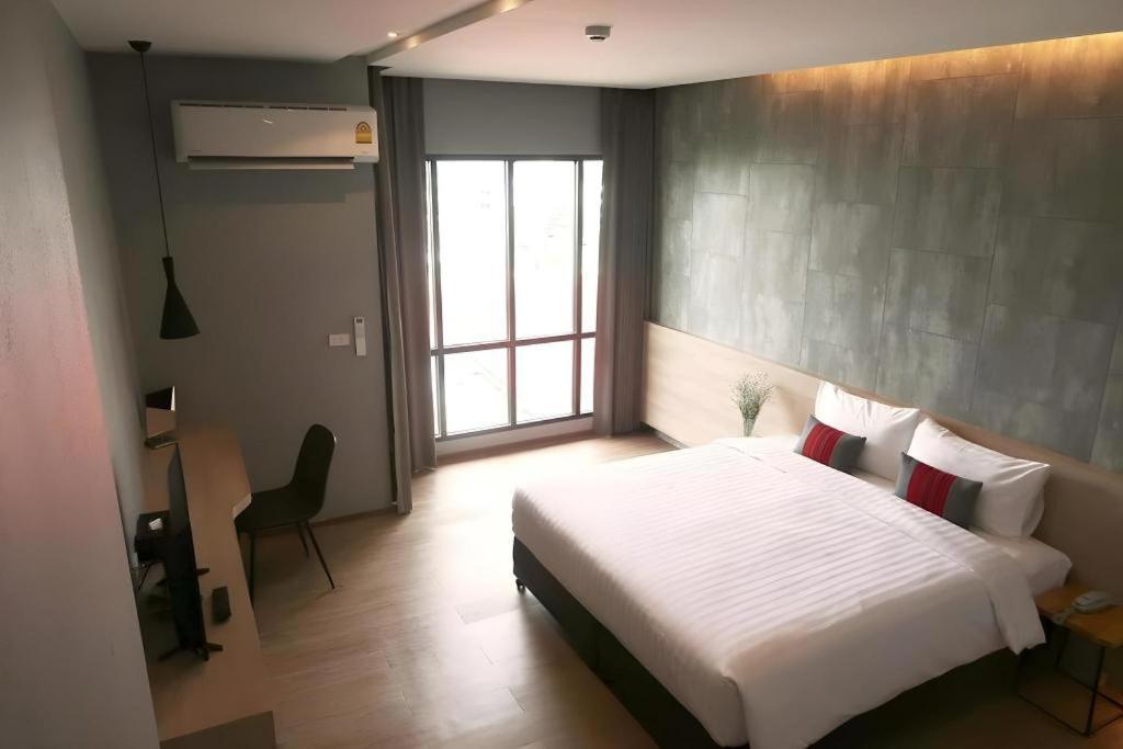 Sans Hotel Ratchaburi Екстериор снимка