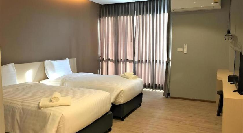 Sans Hotel Ratchaburi Екстериор снимка