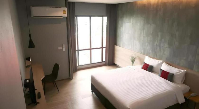 Sans Hotel Ratchaburi Екстериор снимка