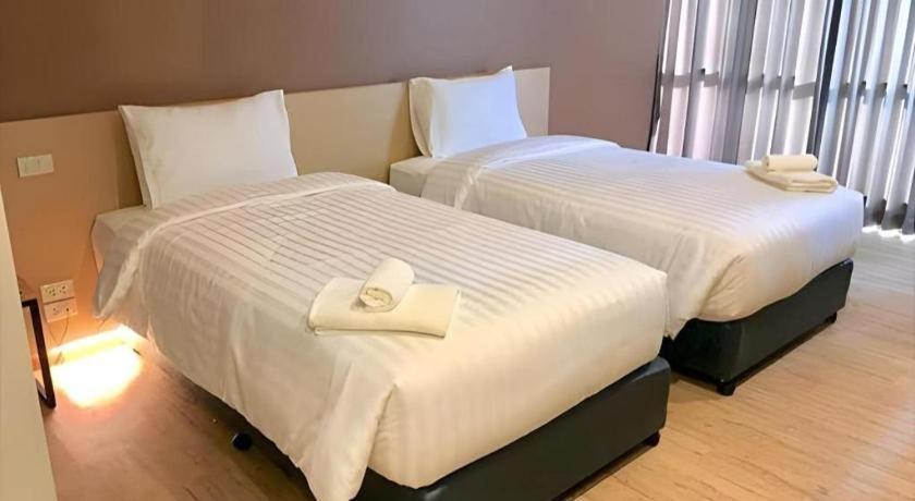 Sans Hotel Ratchaburi Екстериор снимка