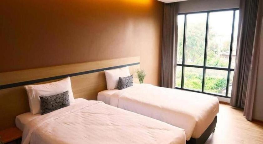 Sans Hotel Ratchaburi Екстериор снимка