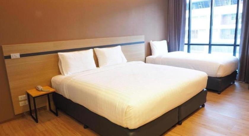 Sans Hotel Ratchaburi Екстериор снимка